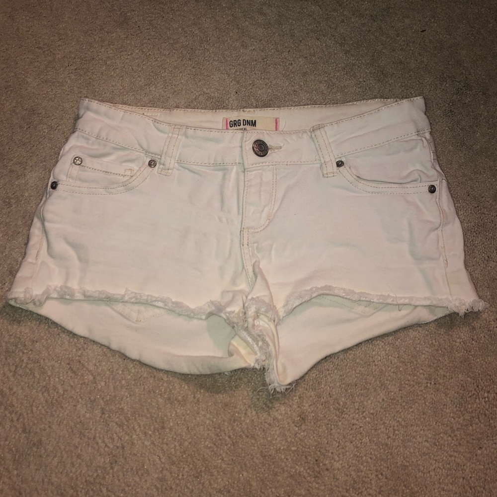 WHITE SHORTS